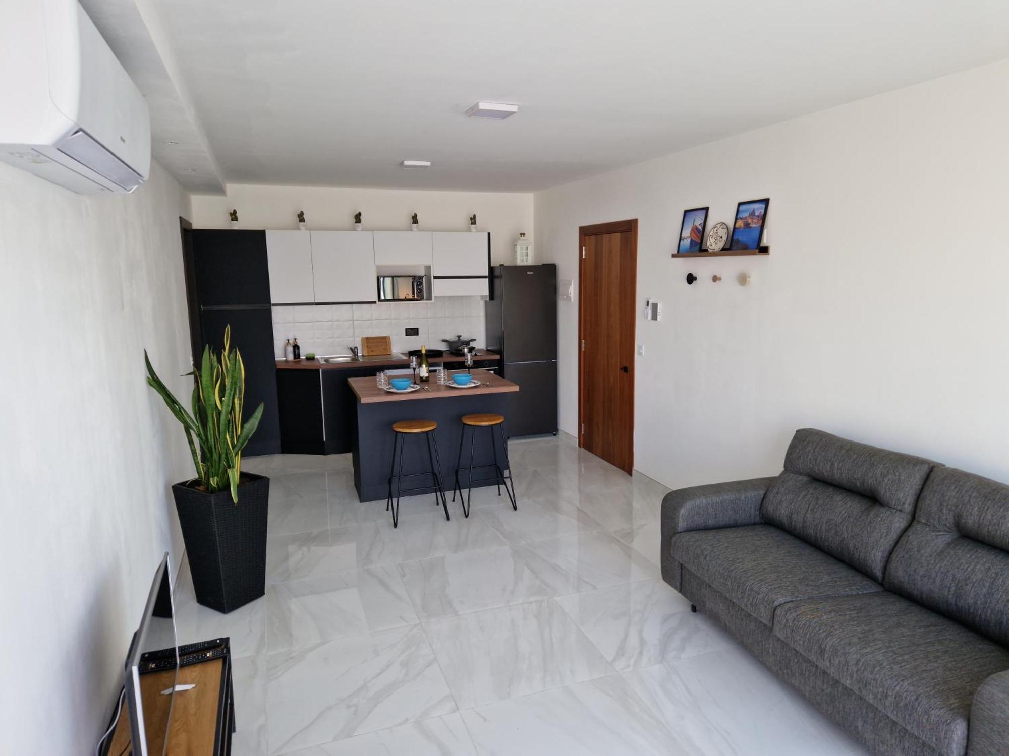 Sea View New Penthouse Terrace & Garage Parking Apartment Сейнт Полс Бей Екстериор снимка