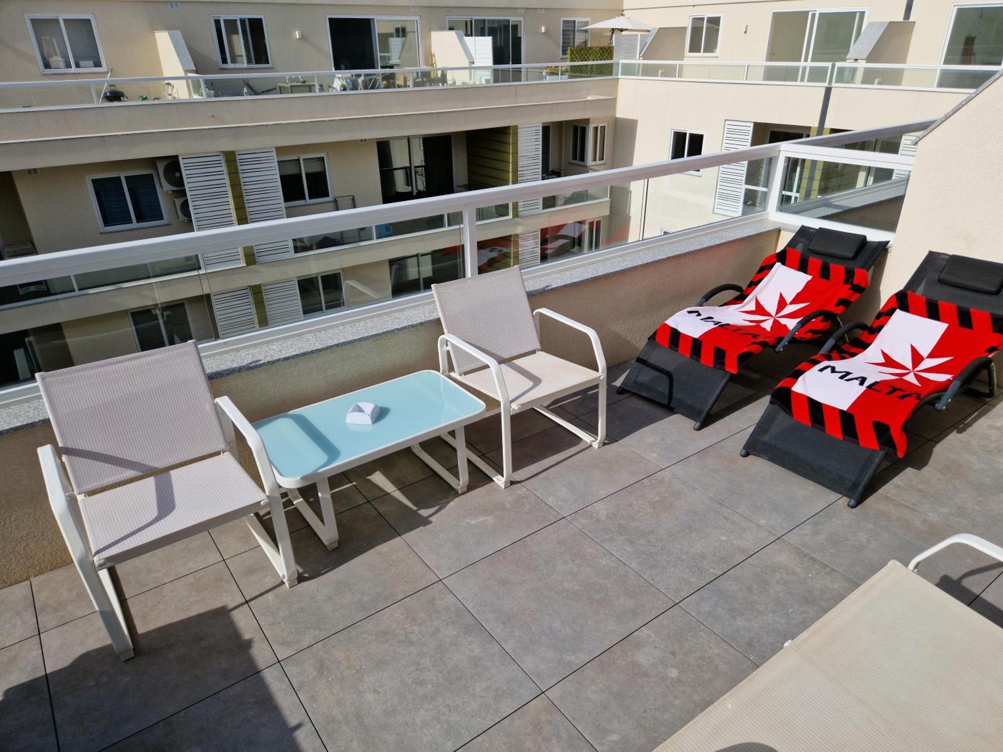 Sea View New Penthouse Terrace & Garage Parking Apartment Сейнт Полс Бей Екстериор снимка