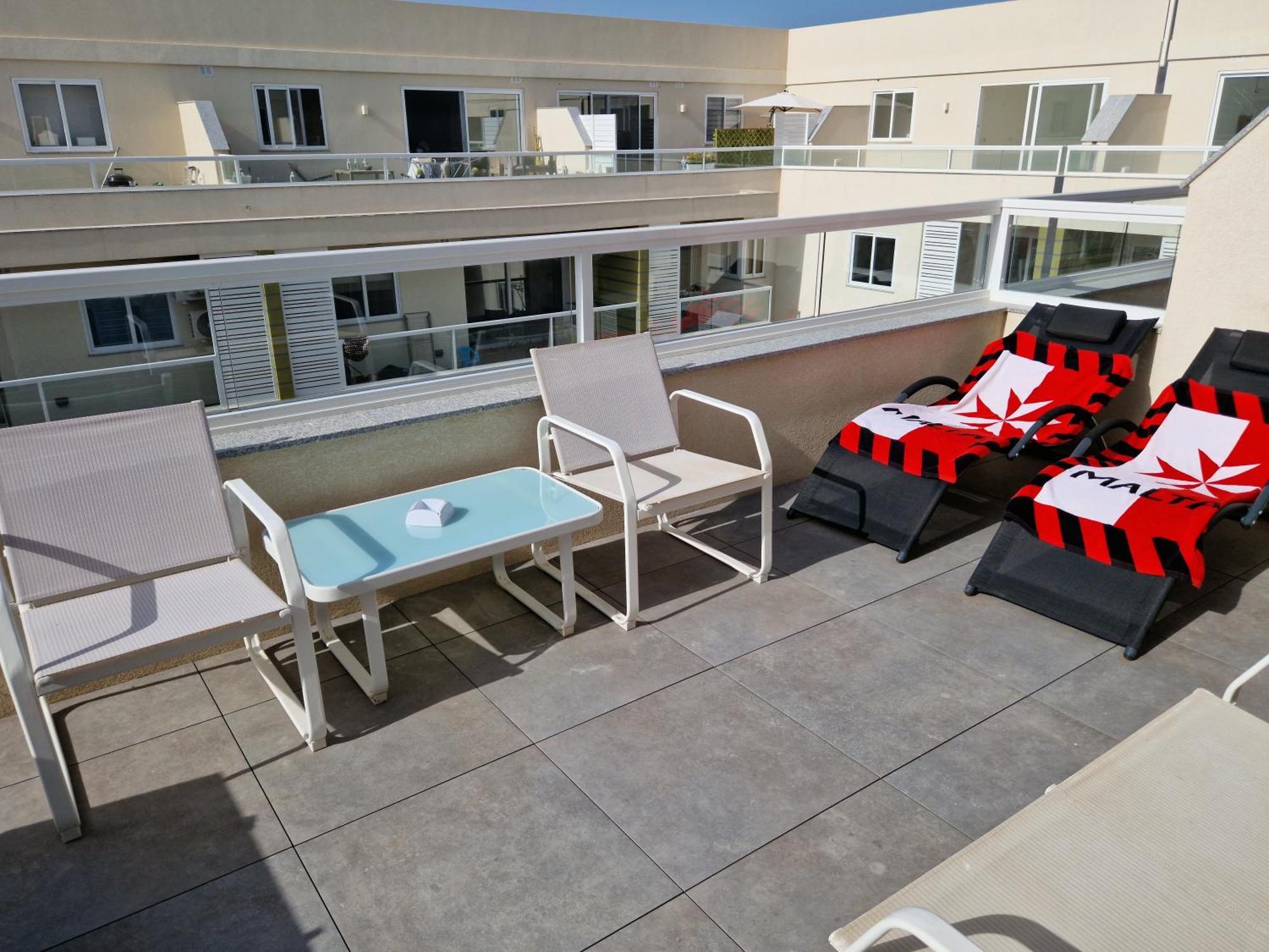 Sea View New Penthouse Terrace & Garage Parking Apartment Сейнт Полс Бей Екстериор снимка