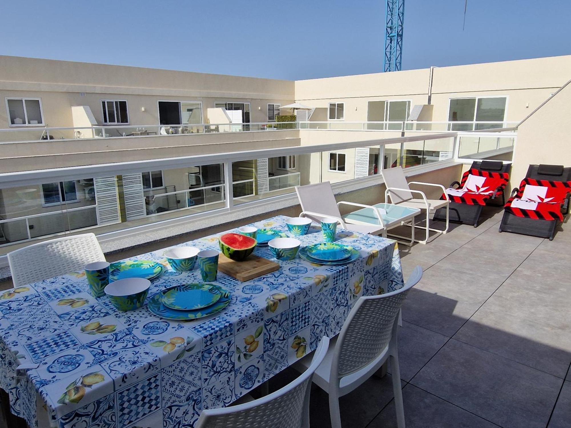 Sea View New Penthouse Terrace & Garage Parking Apartment Сейнт Полс Бей Екстериор снимка
